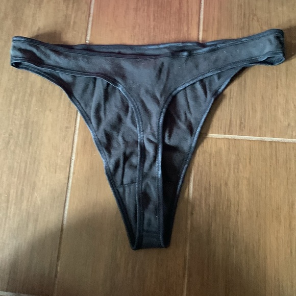 VICTORIA’S SECRET black WEEKEND Thong panties. Size M/L. - Picture 4 of 8